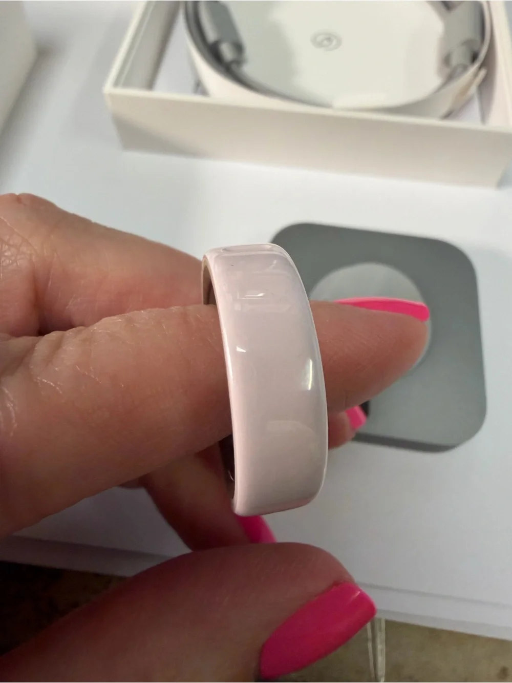 Oura smart Ring 4 Ceramic Petal Pink SIZE 11 GEN 4 with box and charger!